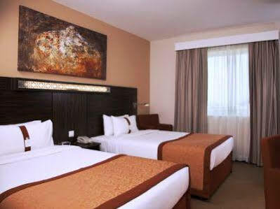 Holiday Express Dubai, Jumeirah By Ihg