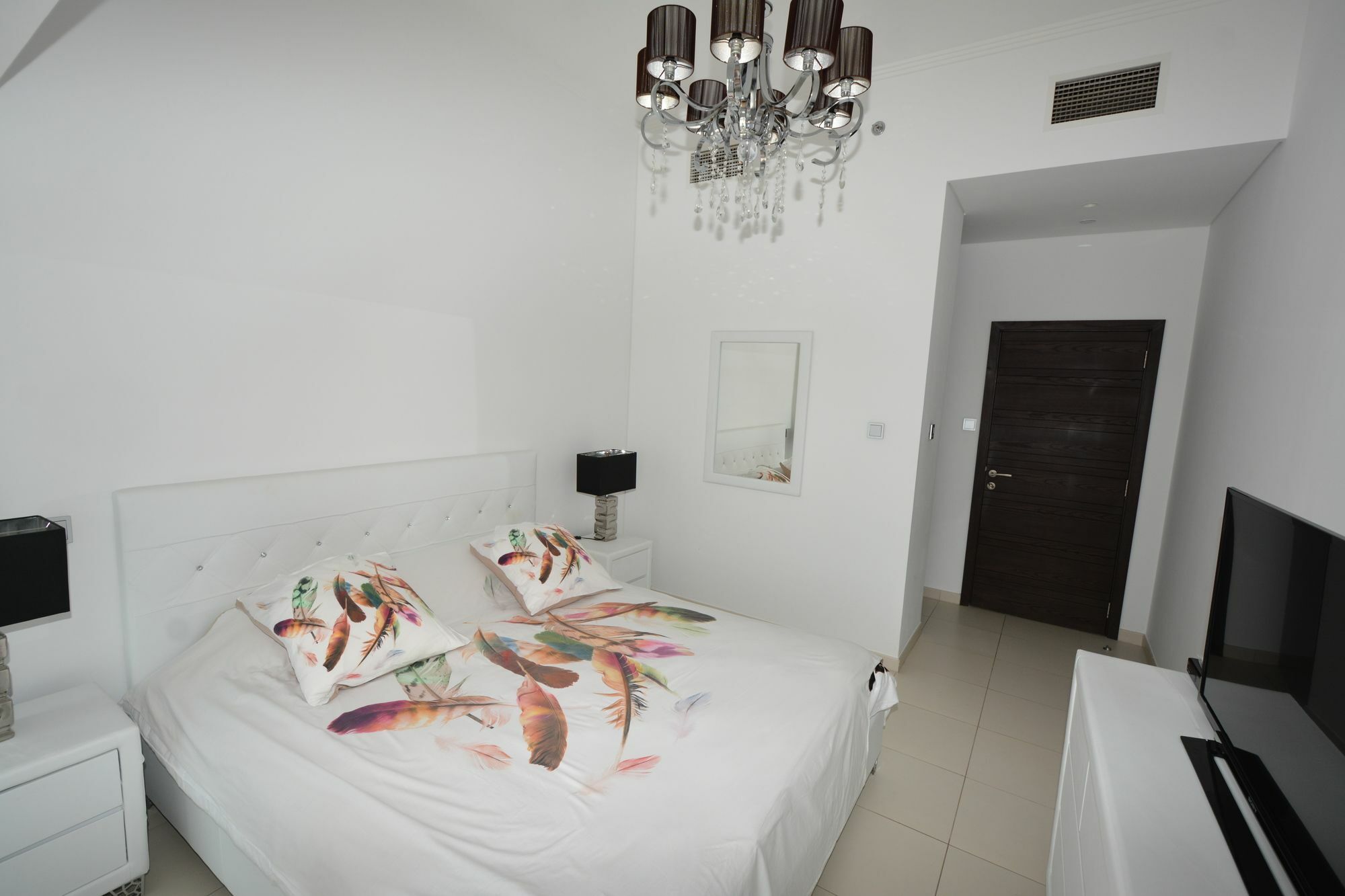 Cayan Tower By Deluxe Homes Apartment