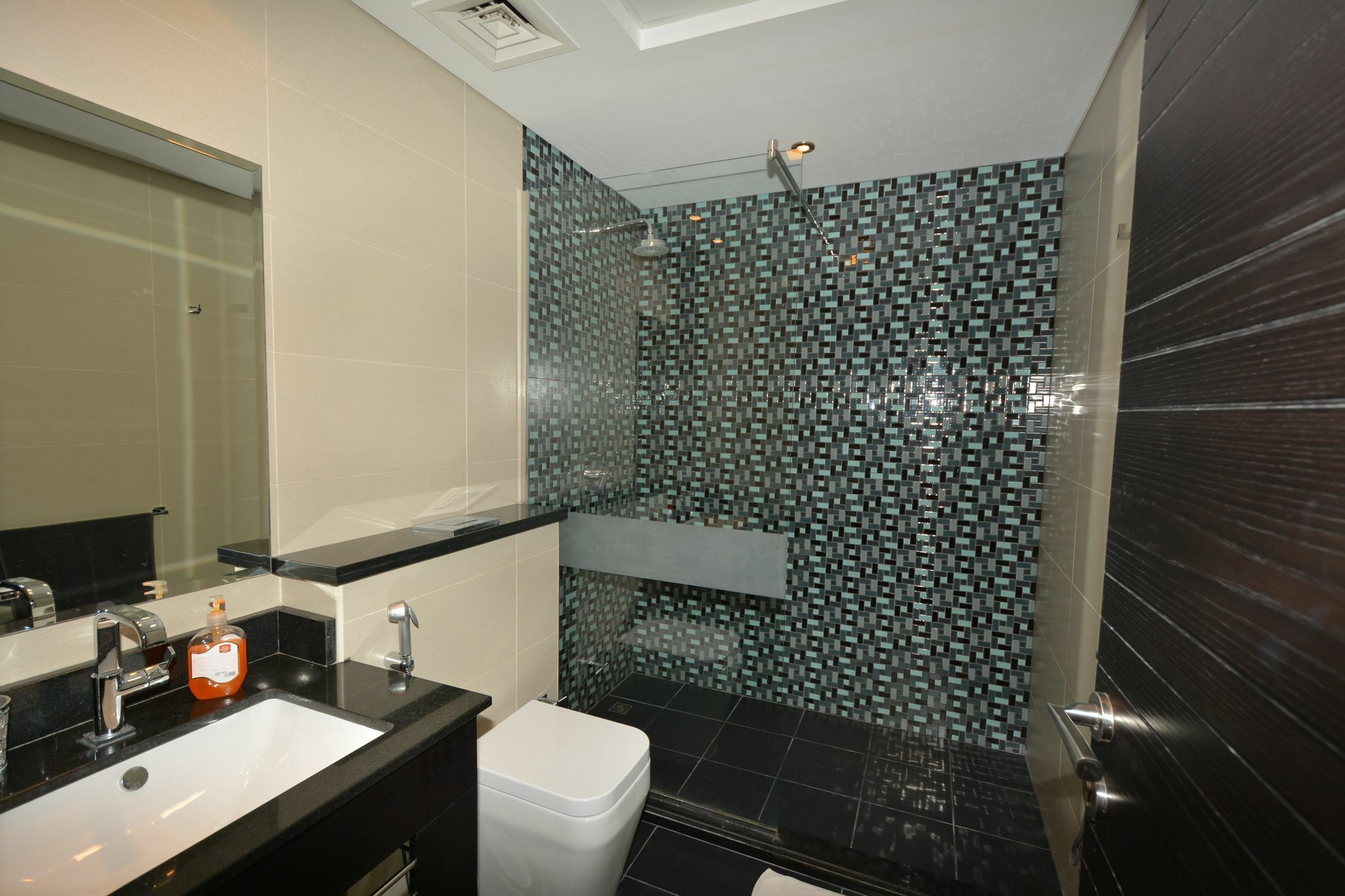Apartment Cayan Tower By Deluxe Homes