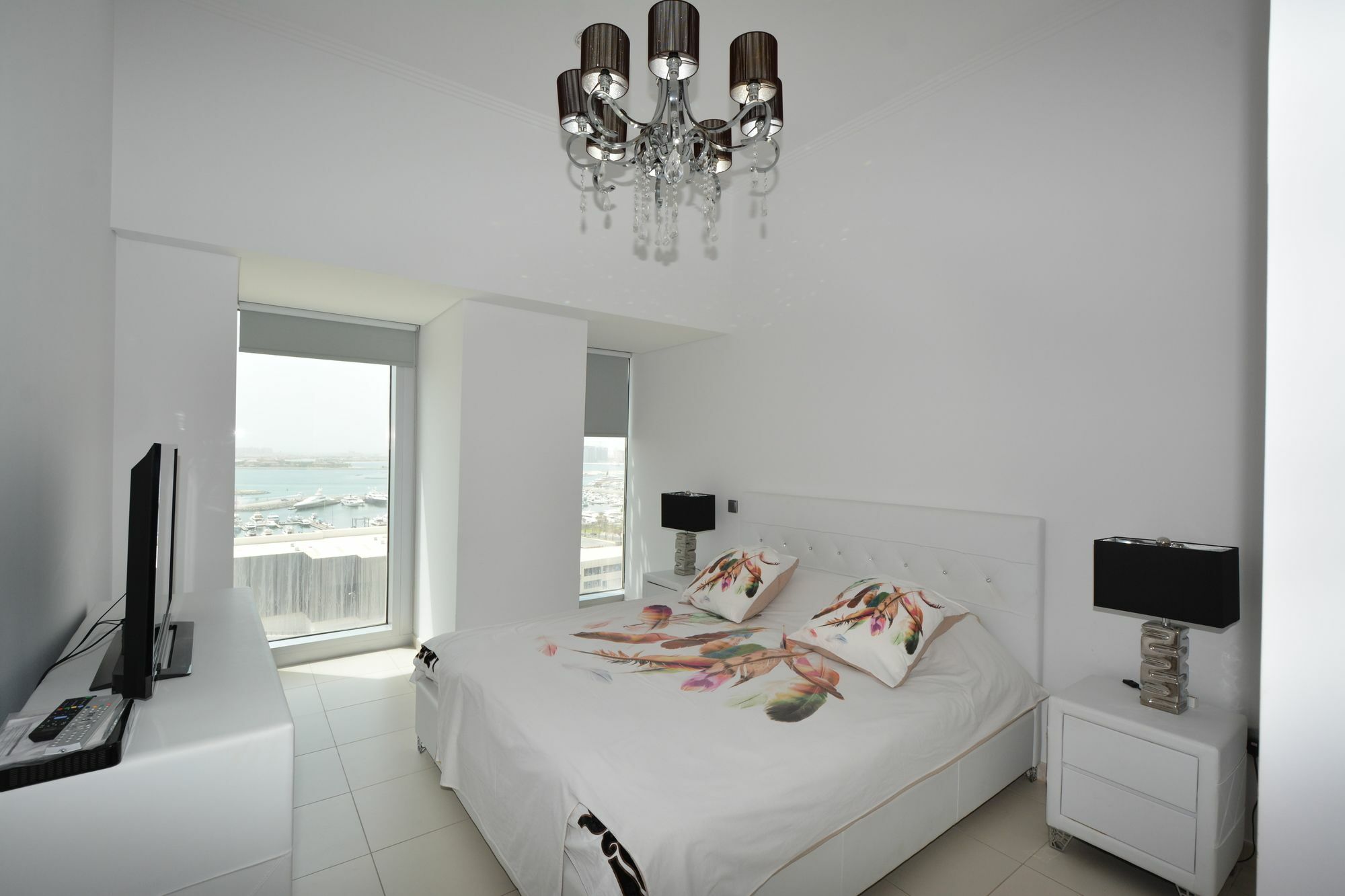 Apartment Cayan Tower By Deluxe Homes Dubai