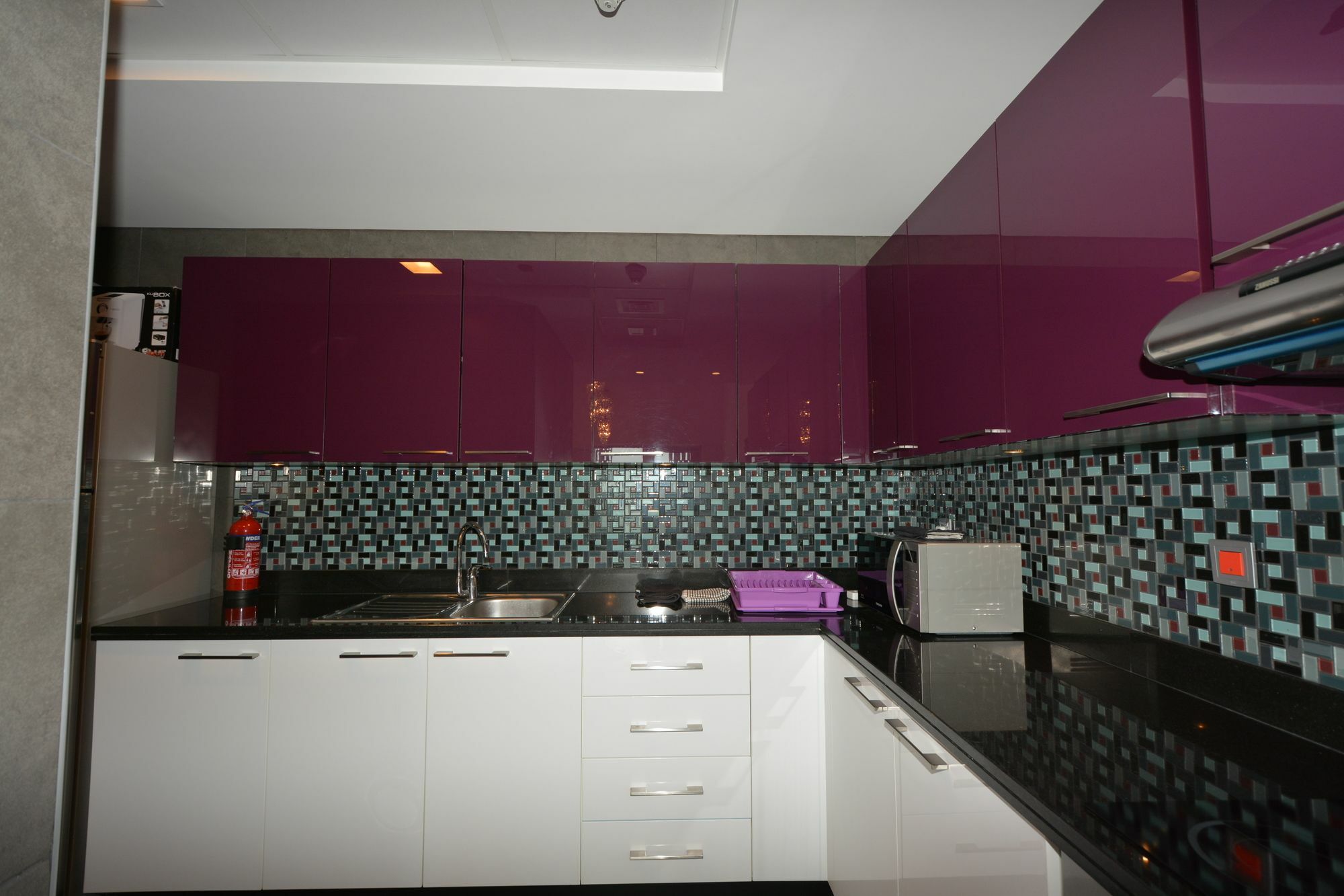 Cayan Tower By Deluxe Homes Dubai