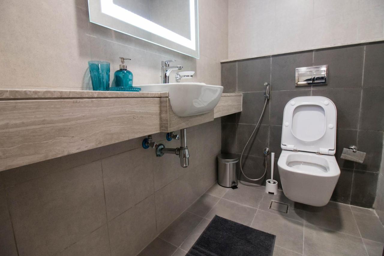 Cozy 1br With Pool And Gym 10mins Away By Drive To Dxb Airport Apartment