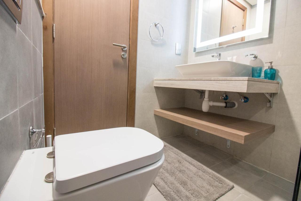 Cozy 1br With Pool And Gym 10mins Away By Drive To Dxb Airport Apartment *