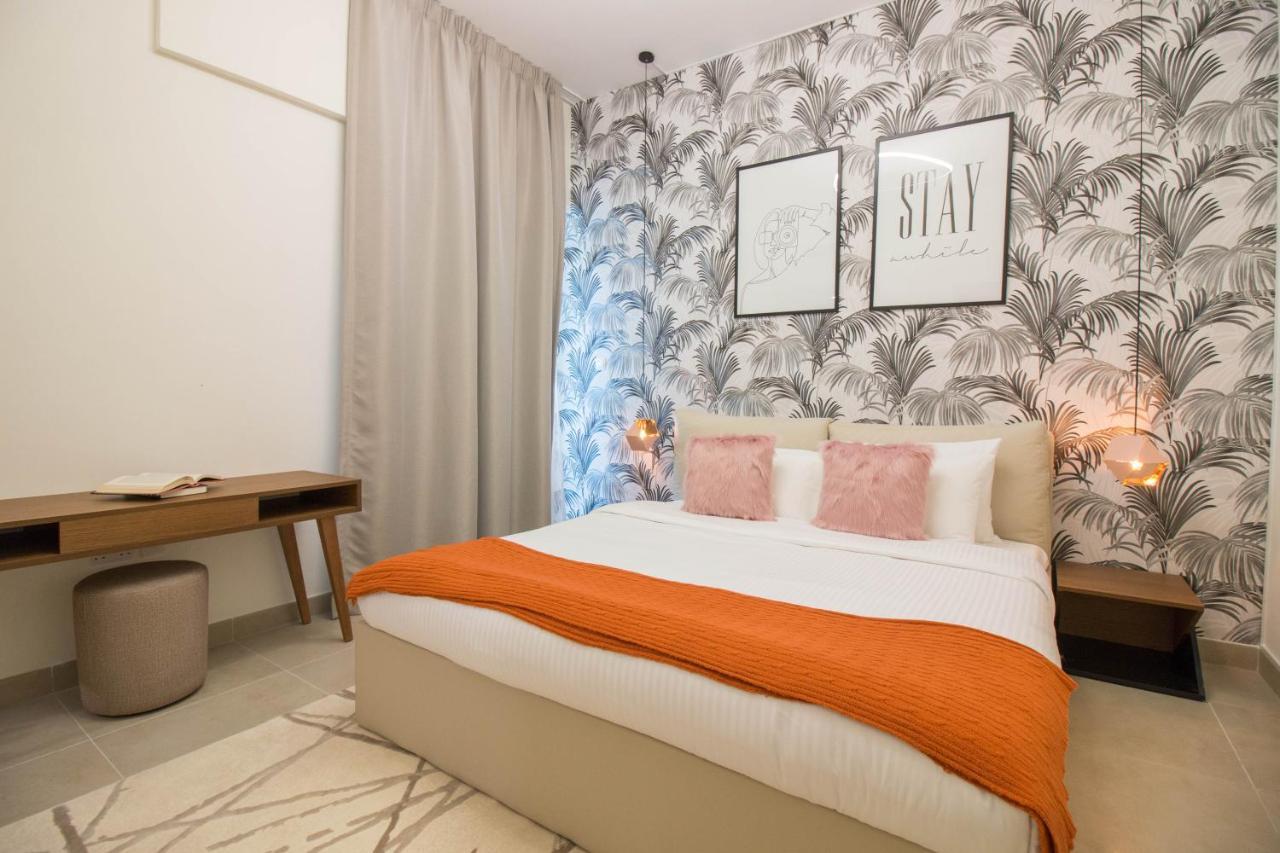 Cozy 1br With Pool And Gym 10mins Away By Drive To Dxb Airport Apartment Dubai