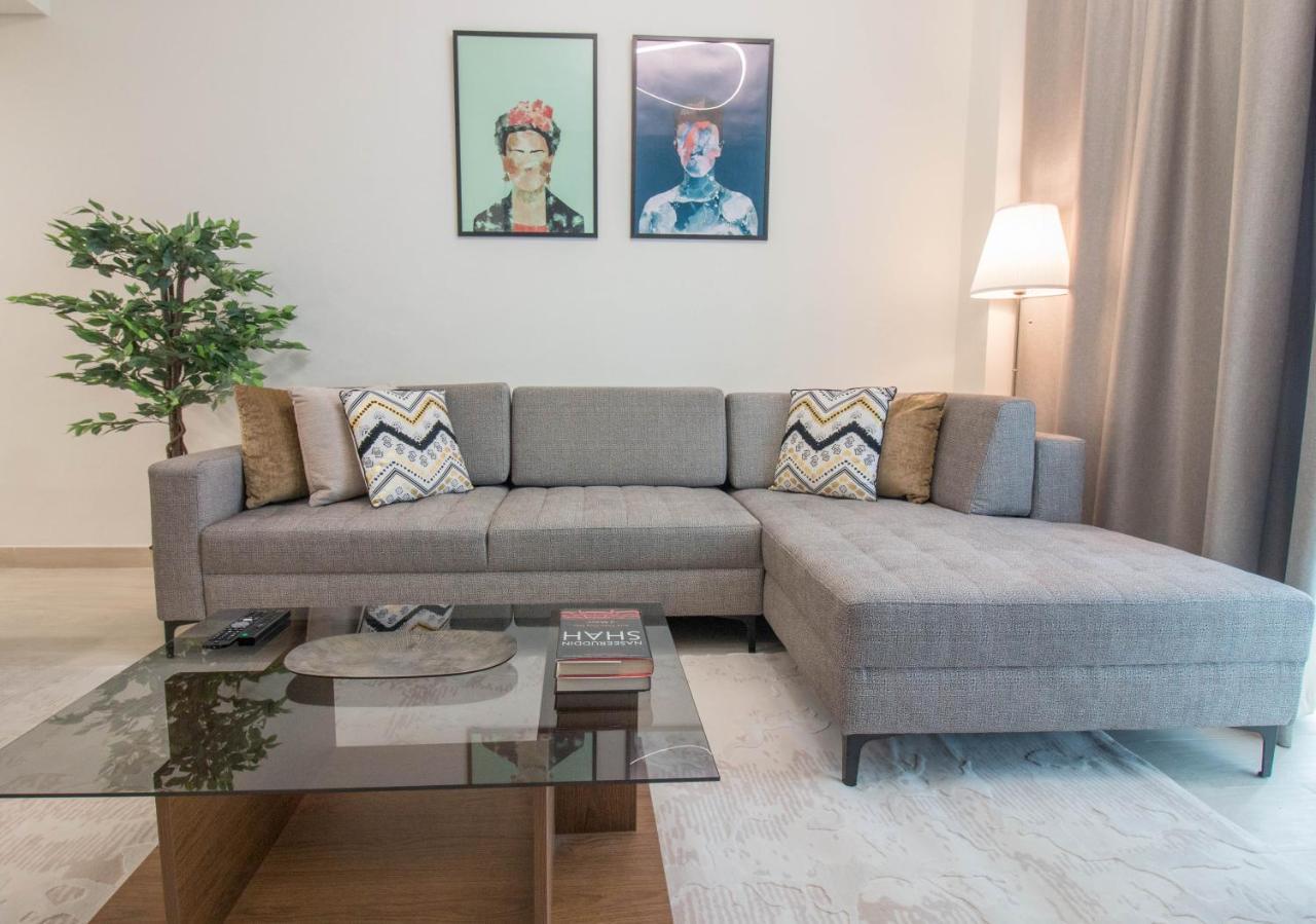 Cozy 1br With Pool And Gym 10mins Away By Drive To Dxb Airport