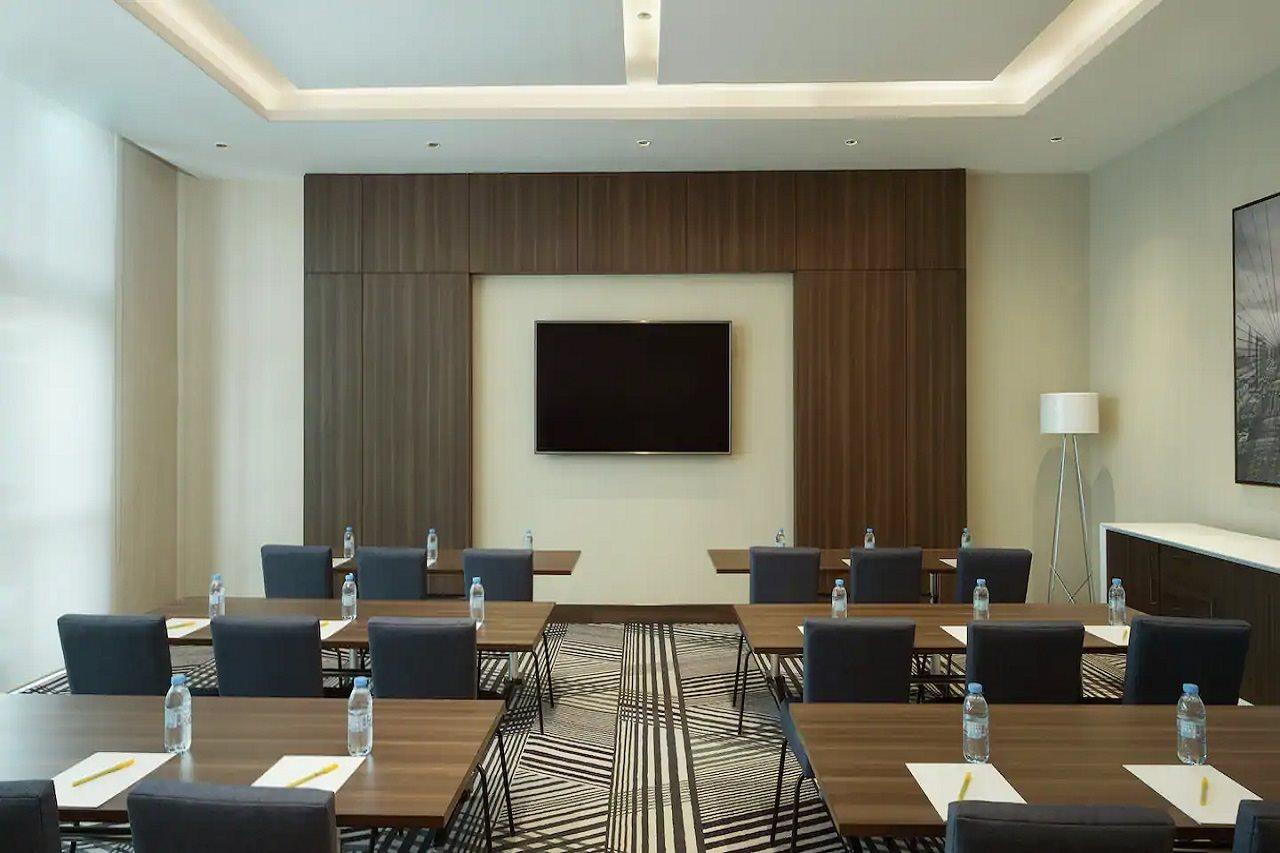 Hampton By Hilton Airport Hotel 3*