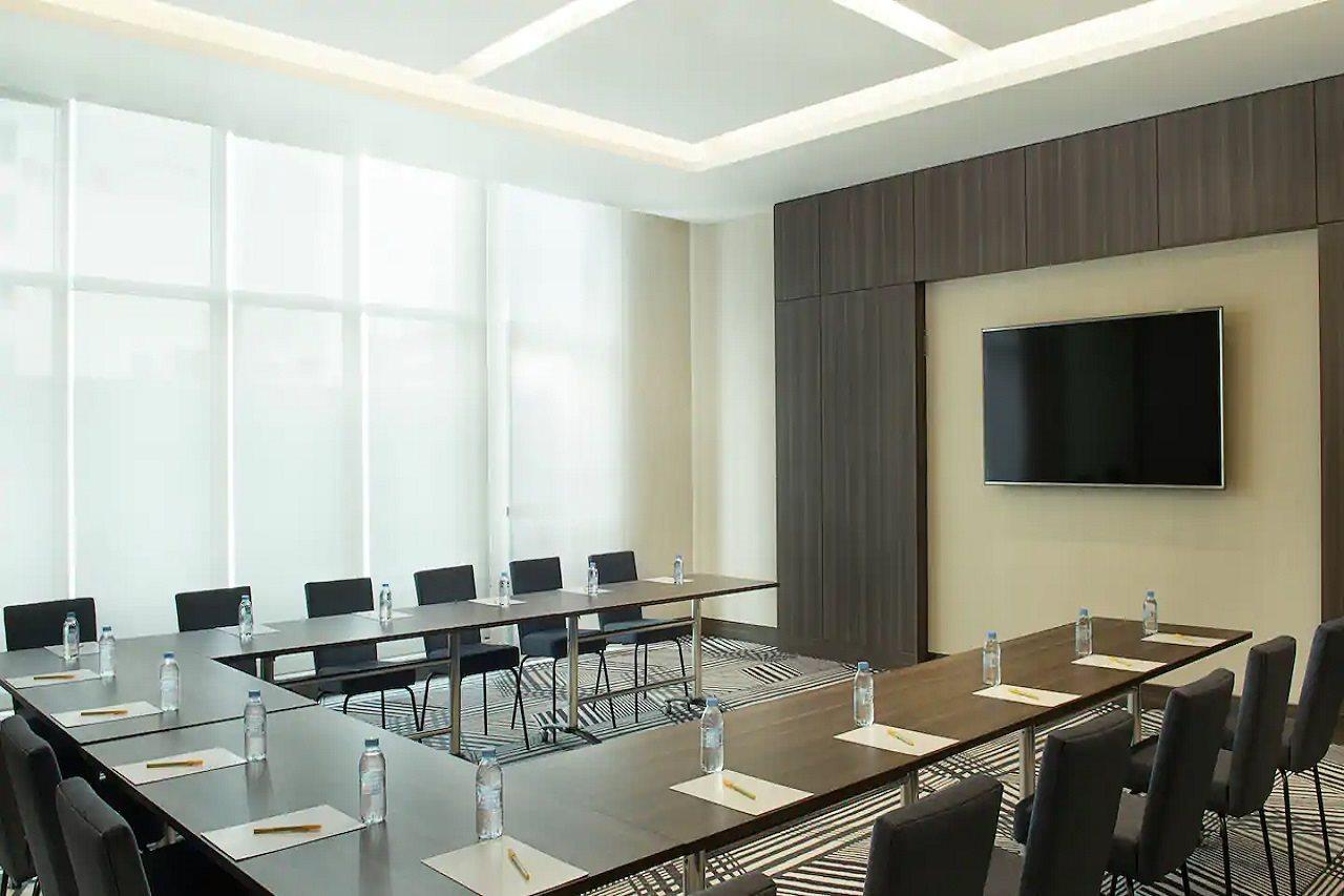 Hampton By Hilton Airport Hotel 3*