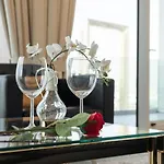 Ultimate Stay - 3 Beds - Scenic Panoramic Views - Right At Metro Station - 5-10Min To Sea, Burj Khalifa, Old Town, Downtown - 15Min From Airport
