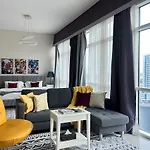 Super Spacious Studio In The Heart Of Business - Very Rare