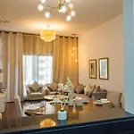 Mira Holiday Homes - New 2 Bedroom In Jlt- Green Area - 2 Min To Metro