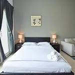 Luxury Escapes - Tranquil Studio Near Furjan Metro - Relaxing Holiday Retreat