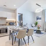 Stay By Latinem Luxury 2Br Holiday Home Cv A814 Near Burj Khalifa
