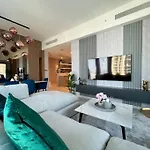 Luxury 3Bedroom Apt With Balcony In Downtown