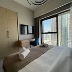 Luxury 3Bedroom Apt With Balcony In Downtown