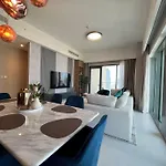 Luxury 3Bedroom Apt With Balcony In Downtown