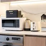 Brand New Listing & Studio City & Czechin
