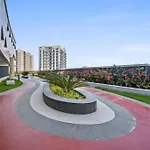 Cozy And Sunny Apartment In Dubailand
