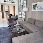 Beautiful 1 Bed Hotel Apartment