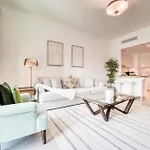 Downtown - 2Br Apartment With Burj Khalifa View