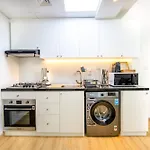 Dubai Marina - Luxury Studio Apartment