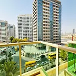 Oyo 1233 Home Elite 1 Residence Sports City, Dubai