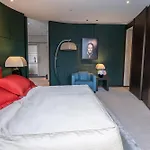 Lux 1-Br Apartment In Armani Residences
