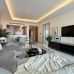 Trophy - Paramount Suites W Burj Khalifa View & Huge Balcony