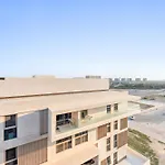 Luxurious 2Br With Pool & Gym Access L Near Downtown
