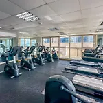 Marina Quays West-Charming 1-Br Retreat In The Heart Of Marina