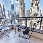 Claren Tower - Sophisticated One Bed With Fountain Views