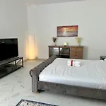 Cozy Private Room In Jumeirah Villa Near The Beach