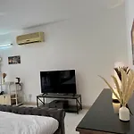 Cozy Private Room In Jumeirah Villa Near The Beach
