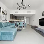 Large 1 Bedroom Duplex With Lake View