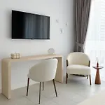 La Vie Jbr Beatiful 1 Bed Seafront