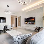 Stunning Burj Views New Luxe 2Br Dubai Mall Access