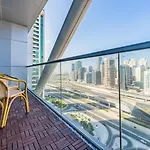 King Bed Studio - Near Metro - Pool - Fast Wifi