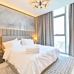 1Br With Lagoon Views In District One Meydan