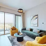 Apartment With 1 Bedroom In Financial Center Rd - Dubai