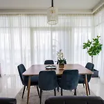 Glamorous 3Br With Marina View