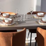 Modern 1-Bedroom Apartment With Luxurious Amenities In Jvc