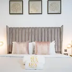 Luxury Lagoon-Side Living 1-Bed In District One