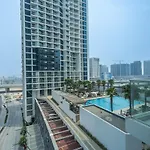 Vogue Damac Maison Prive, Pool & Canal Views, Spacious Kitchen Prime Business Bay Location, Near Downtown, Burj Khalifa & The Dubai Mall