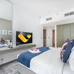 Vogue Damac Maison Prive, Pool & Canal Views, Spacious Kitchen Prime Business Bay Location, Near Downtown, Burj Khalifa & The Dubai Mall