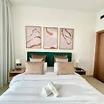 Stylish 1Br With Garden View In Jvc