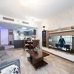 Chic And Spacious 1-Bedroom In Prime Location In Jvt
