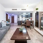 Chic And Spacious 1-Bedroom In Prime Location In Jvt