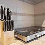 Stonetree - Modern Furnished Studio