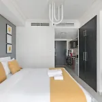 Stonetree - Modern Furnished Studio