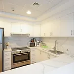 Gorgeous 1 Bed In Churchill Tower, Business Bay