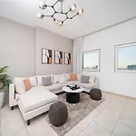 Elegant And Spacious 2-Bedroom Apartment In Jvt